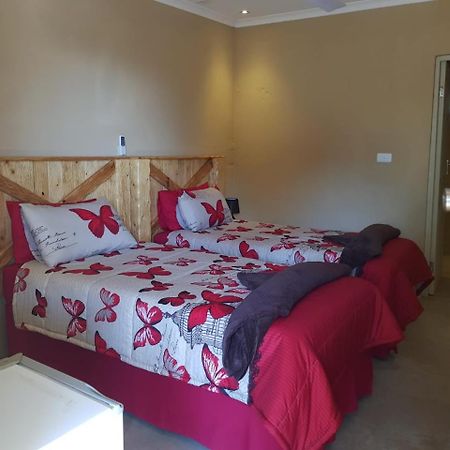 Montanique Lodge Buffelspoort Eksteriør billede